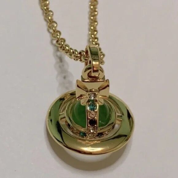 NIB Vivienne Westwood gold petite Saturn orb green crystal chain necklace - Picture 2 of 8
